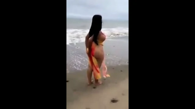 Alejandra Quiroz brunette